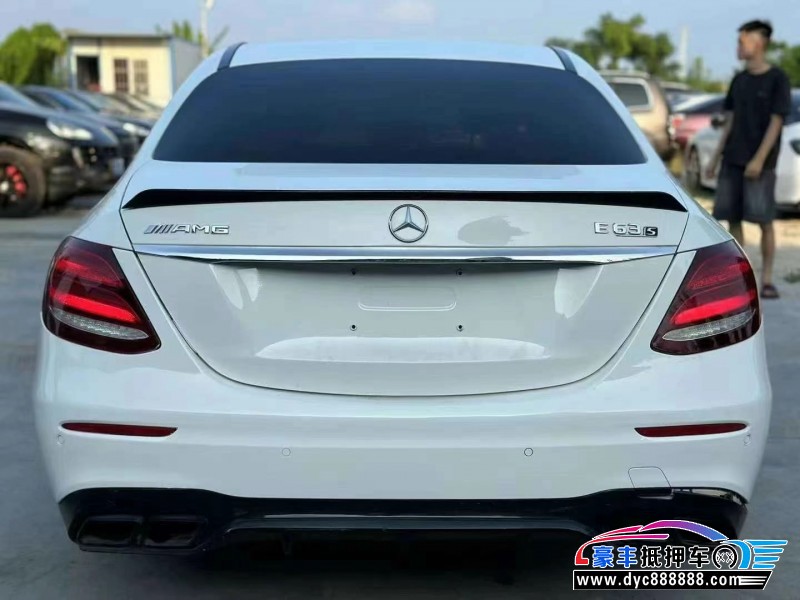 17年奔驰E轿车抵押车出售