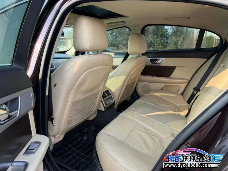 13年捷豹XF轿车抵押车出售