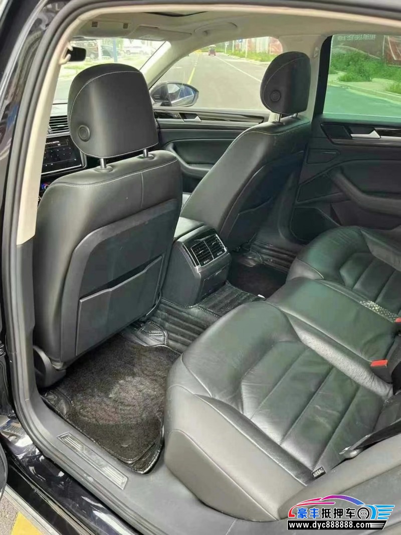 18年大众辉昂轿车抵押车出售