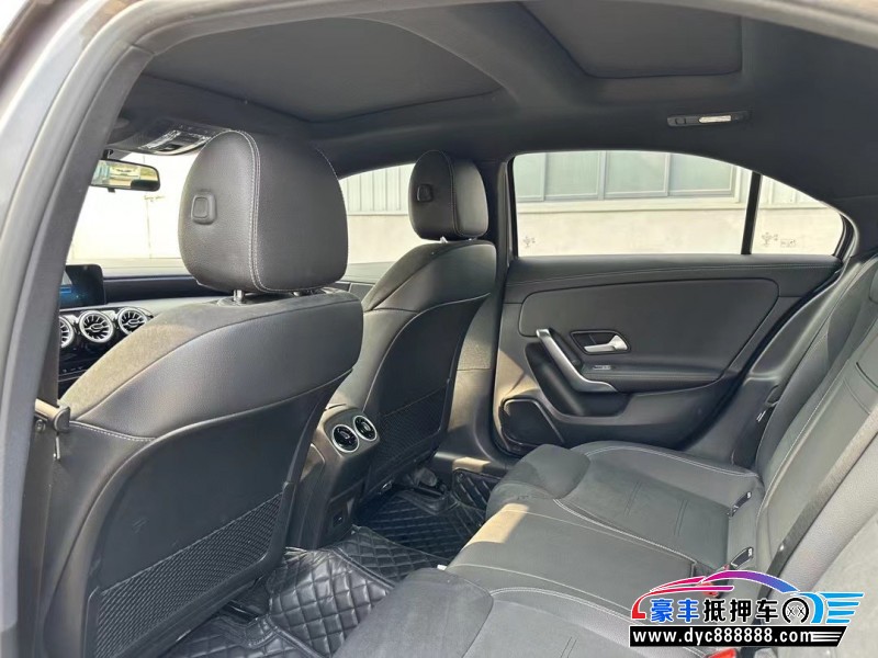 22年奔驰A轿车抵押车出售