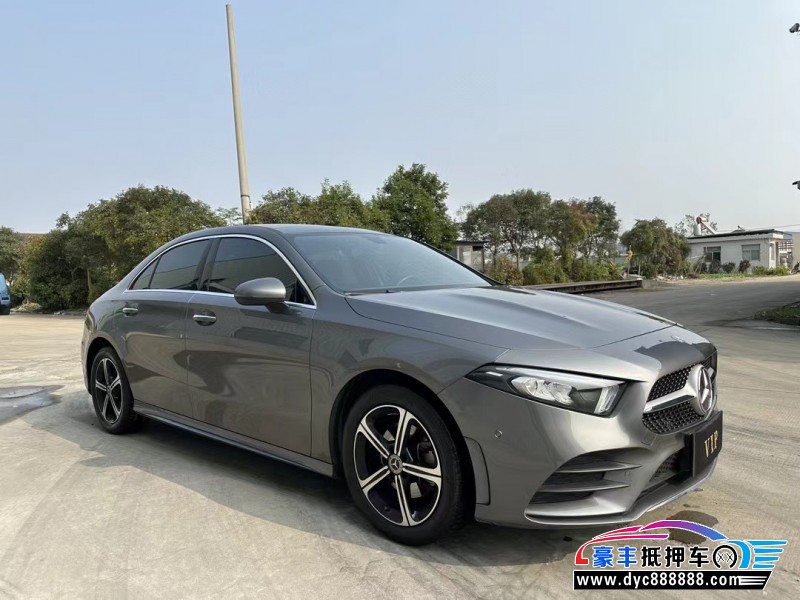 22年奔驰A轿车抵押车出售