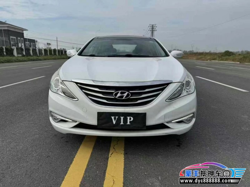 14年现代索纳塔轿车抵押车出售