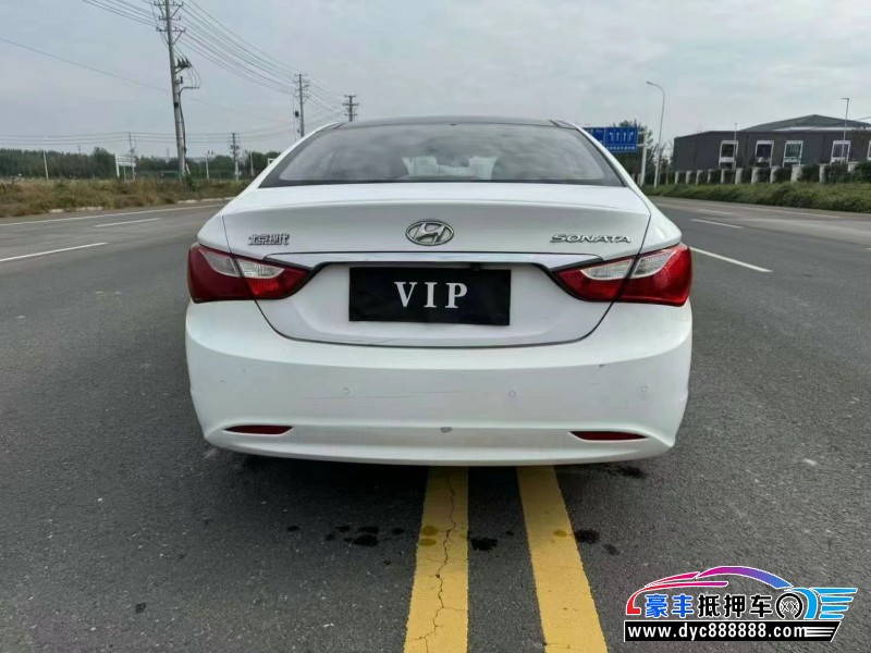 14年现代索纳塔轿车抵押车出售