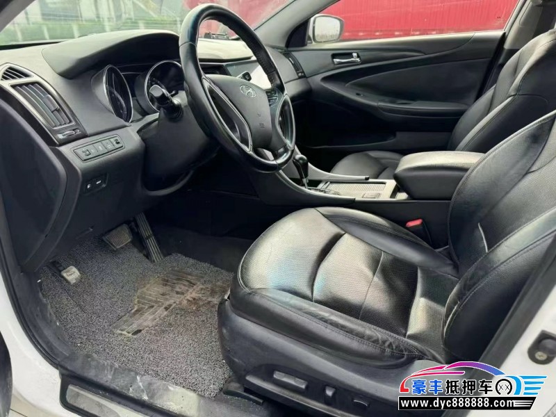 14年现代索纳塔轿车抵押车出售