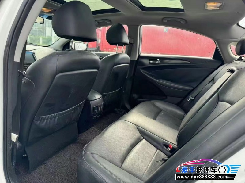 14年现代索纳塔轿车抵押车出售