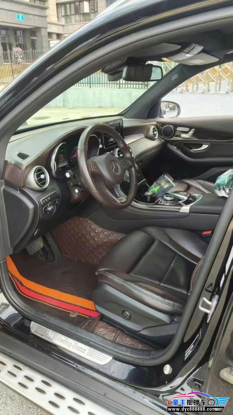19年奔驰GLC轿车抵押车出售