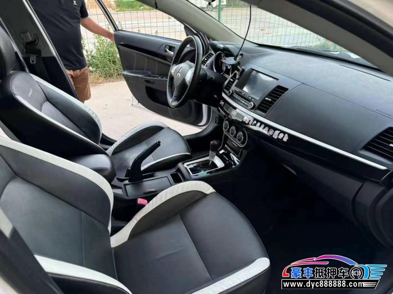 17年三菱翼神轿车抵押车出售