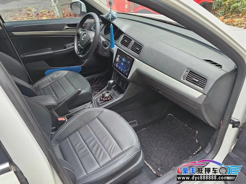 17年大众朗逸轿车抵押车出售