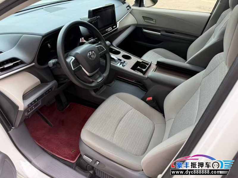 22年丰田塞纳轿车抵押车出售