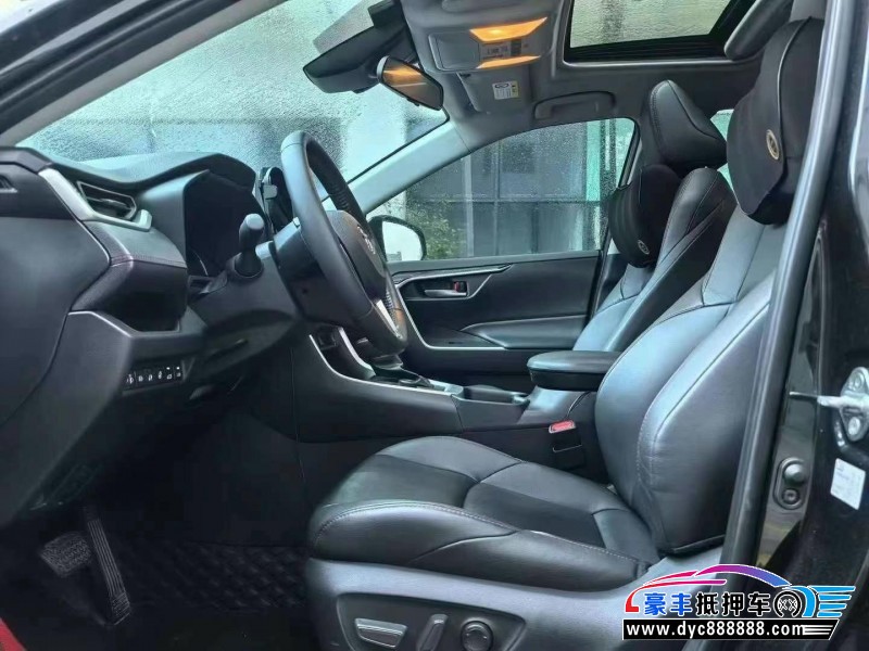 22年丰田威兰达轿车抵押车出售