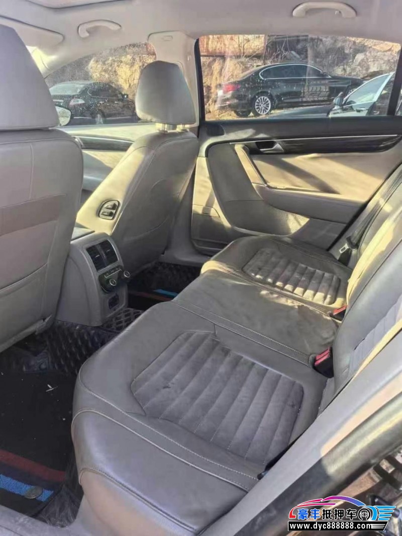 12年大众迈腾轿车抵押车出售