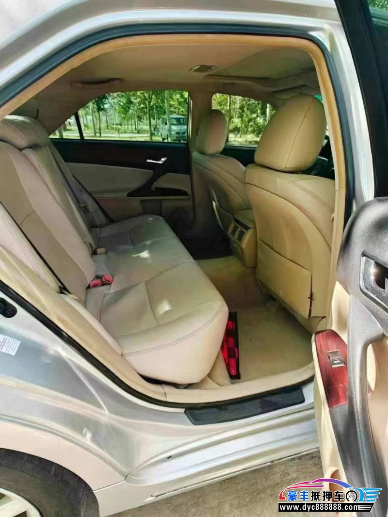 12年丰田锐志轿车抵押车出售