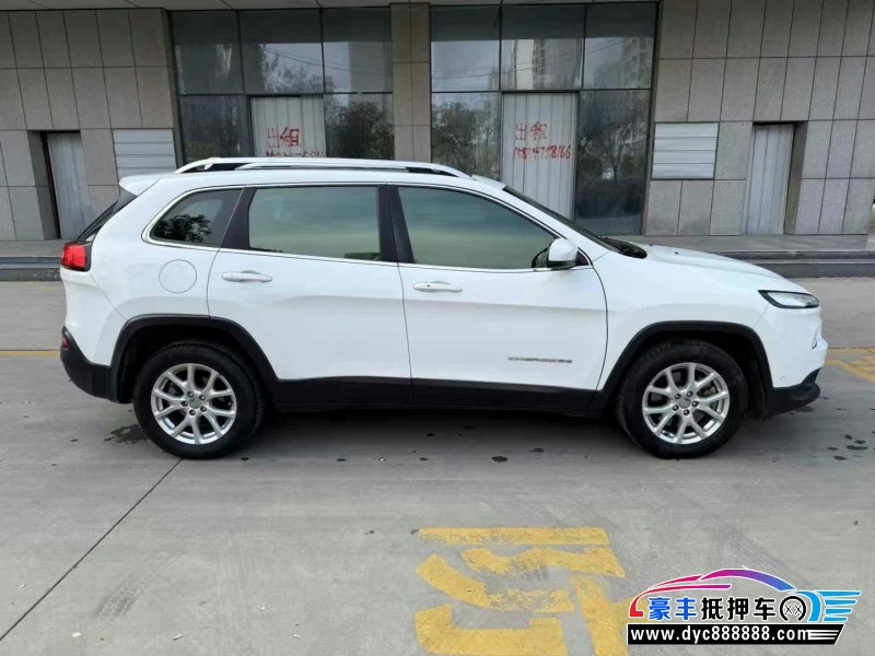 17年Jeep自由光轿车抵押车出售