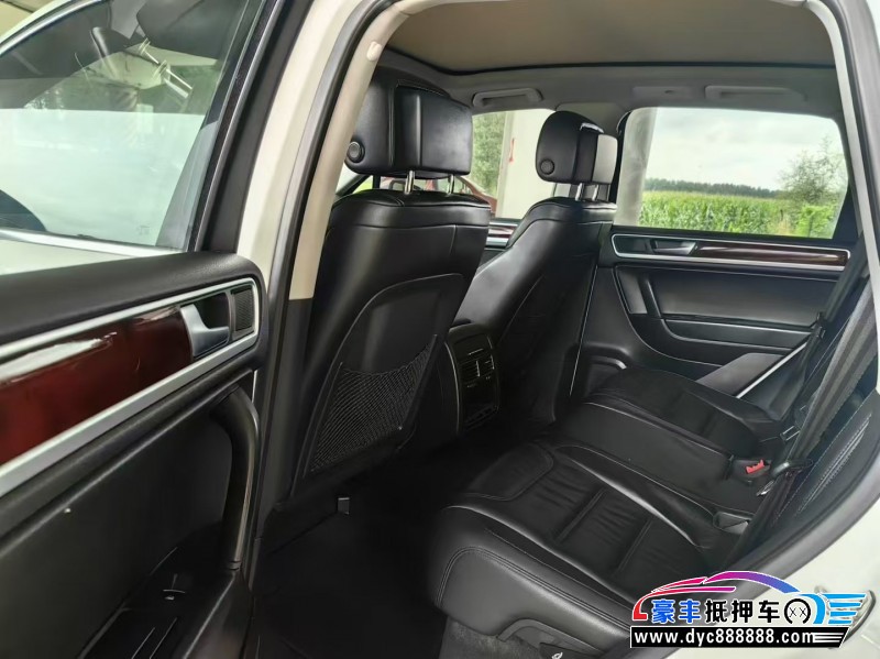 13年大众途锐轿车抵押车出售