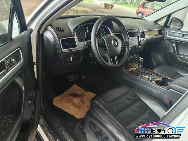 13年大众途锐轿车抵押车出售