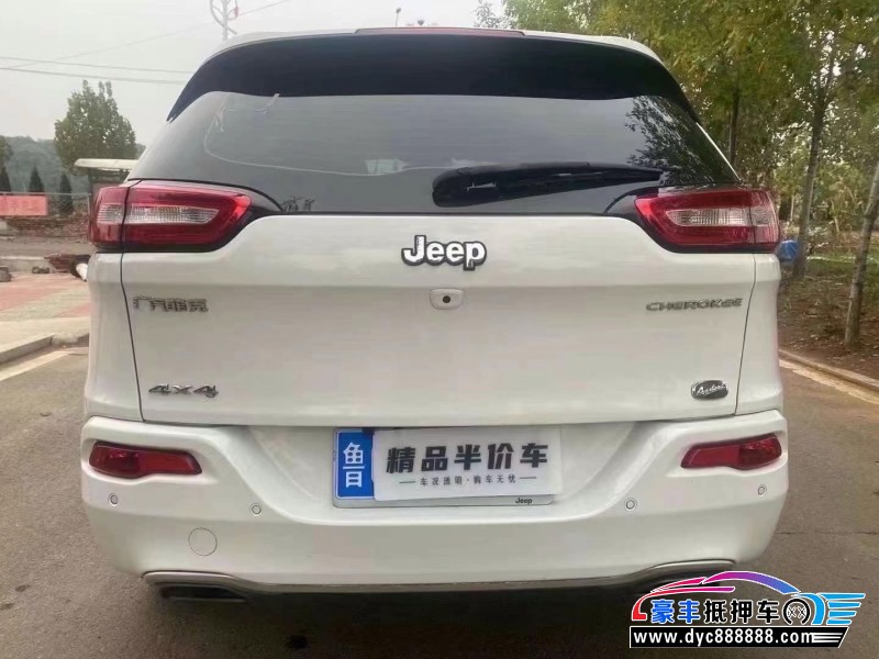 18年Jeep自由光轿车抵押车出售