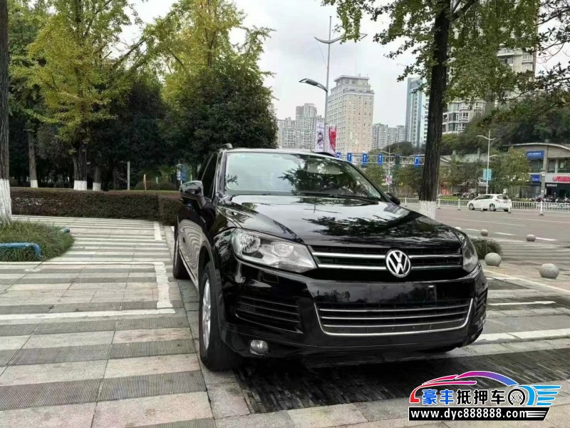 13年大众途锐轿车抵押车出售