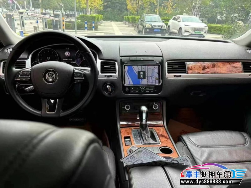 13年大众途锐轿车抵押车出售