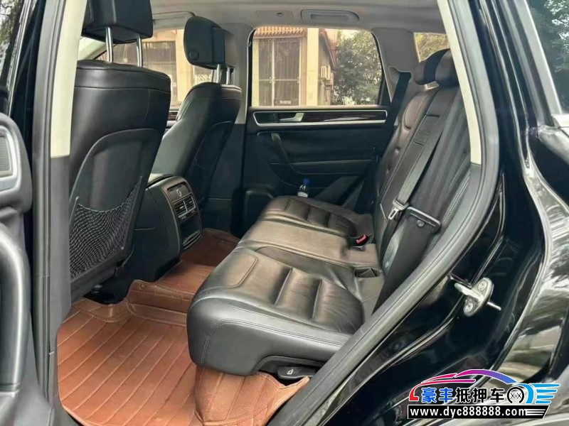 13年大众途锐轿车抵押车出售