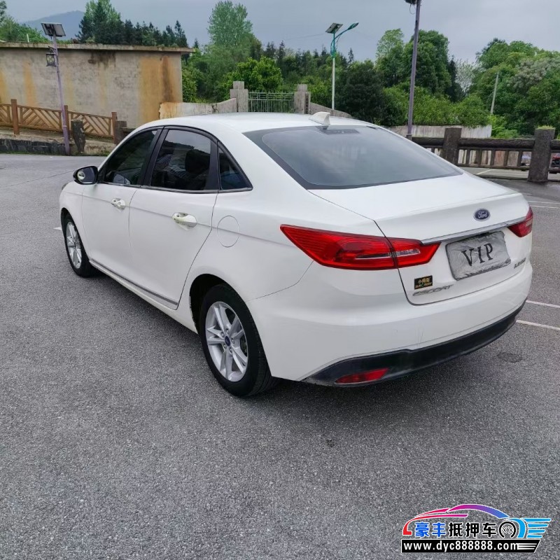 20年福特福睿斯轿车抵押车出售