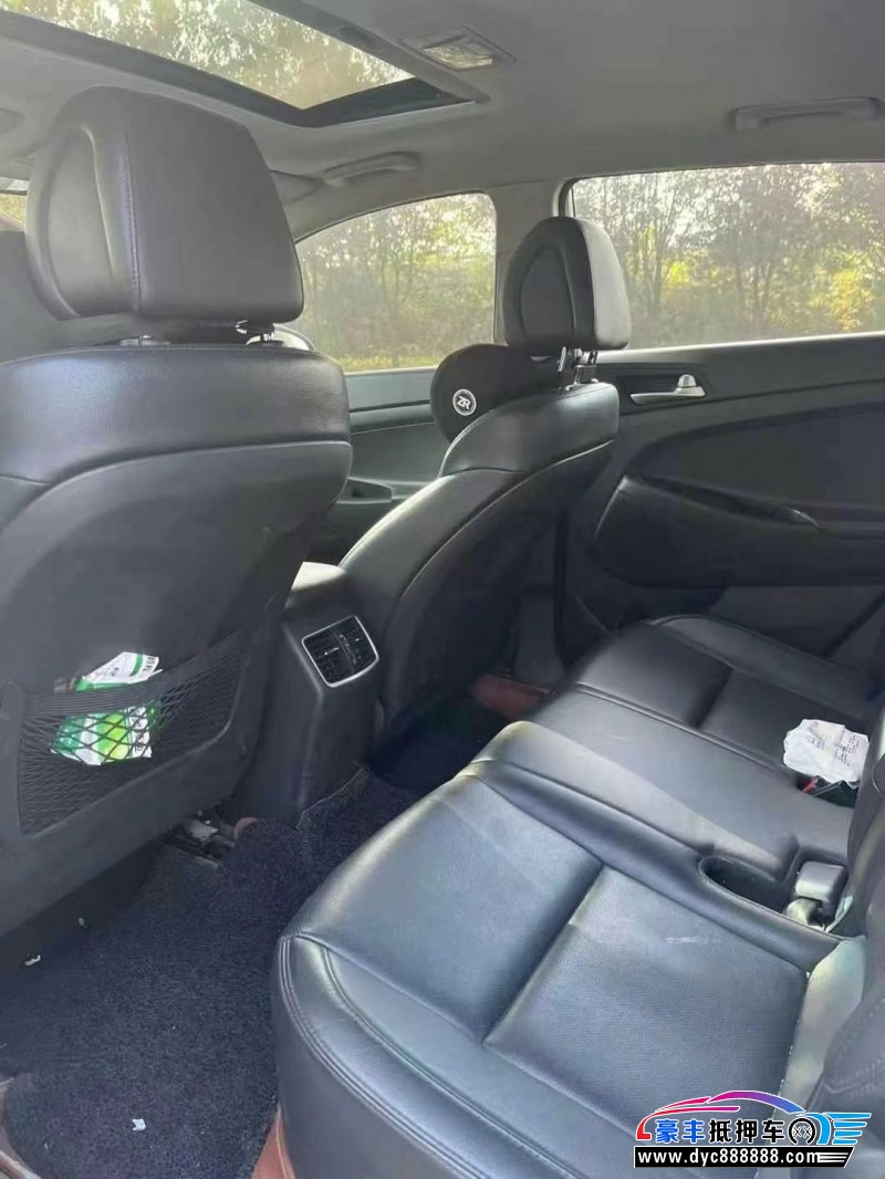 16年现代途胜轿车抵押车出售