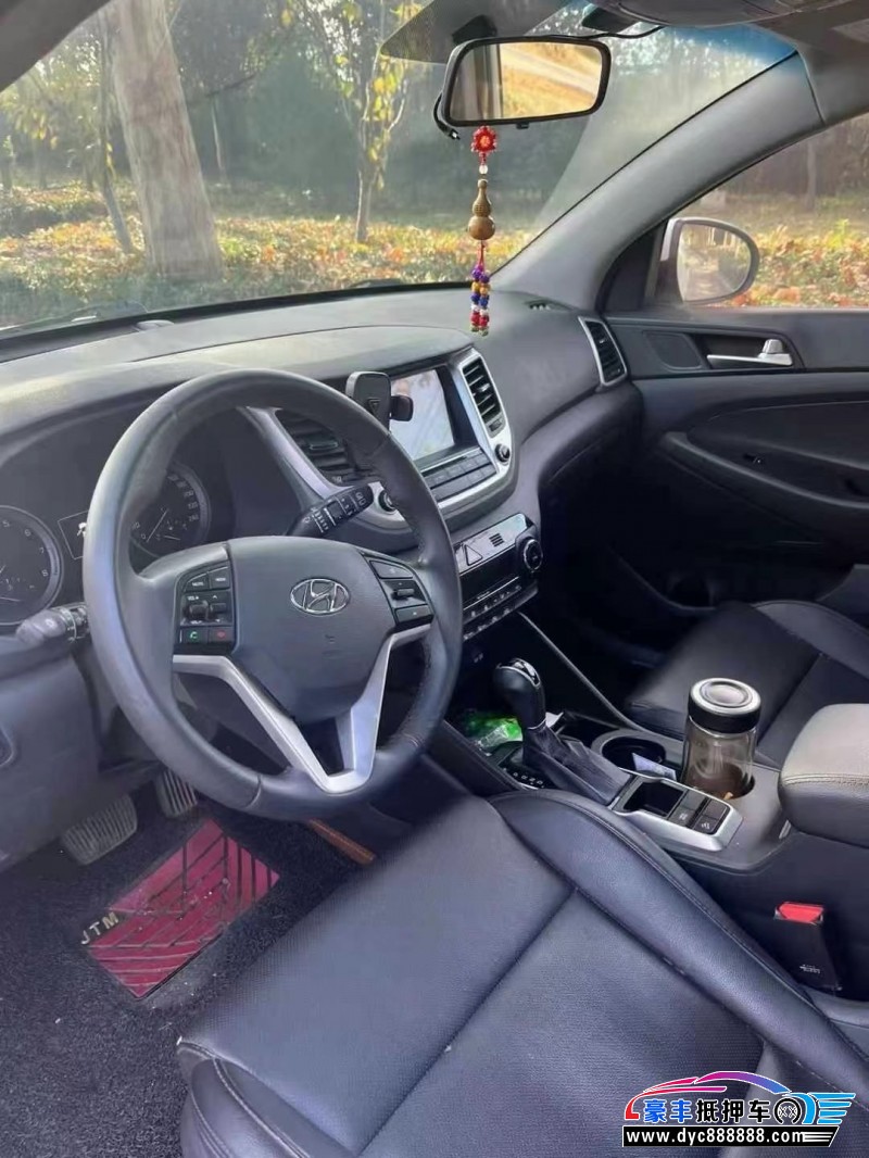 16年现代途胜轿车抵押车出售