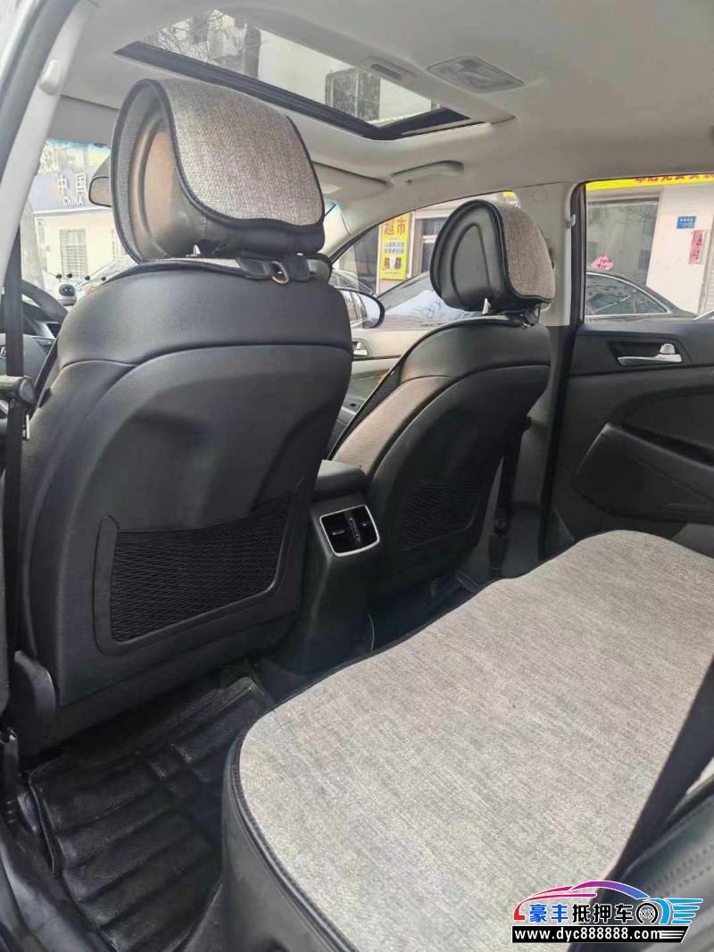 17年现代途胜轿车抵押车出售