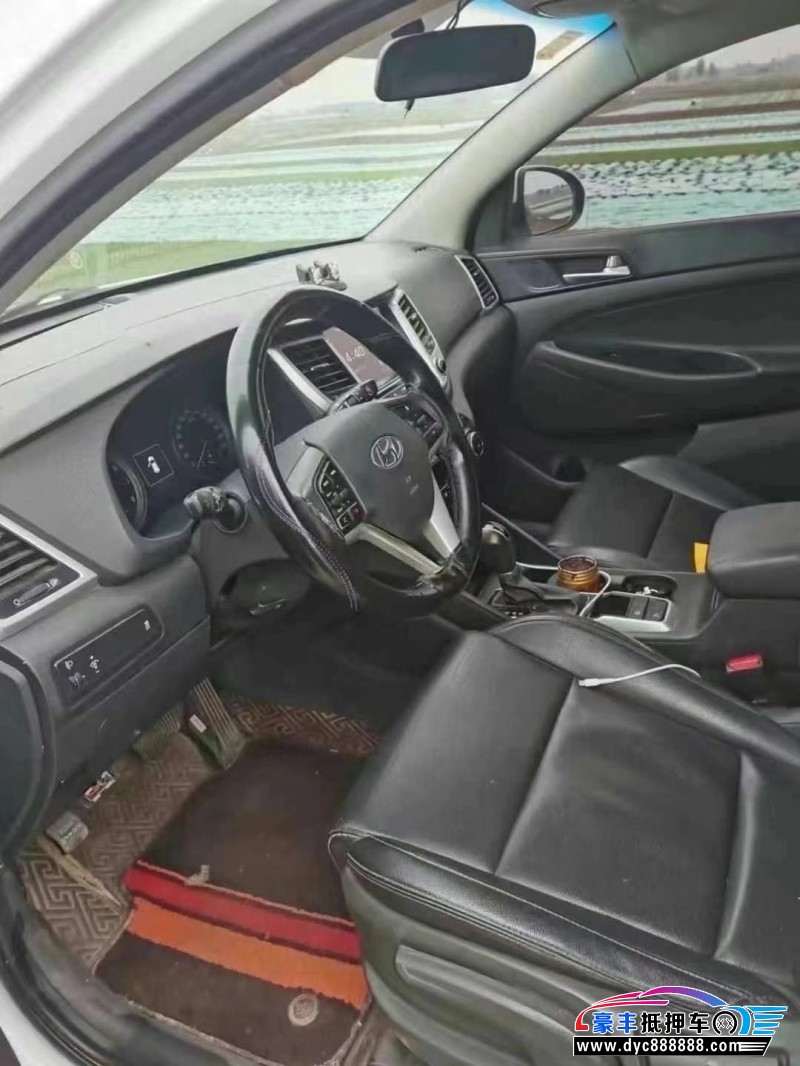 17年现代途胜轿车抵押车出售