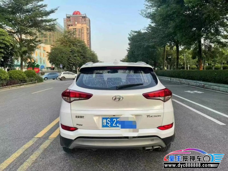 17年现代途胜轿车抵押车出售