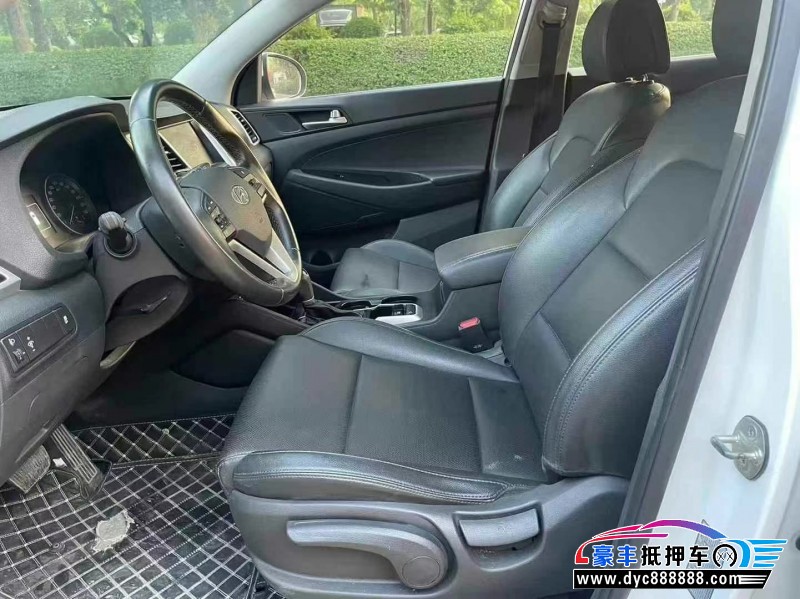 17年现代途胜轿车抵押车出售