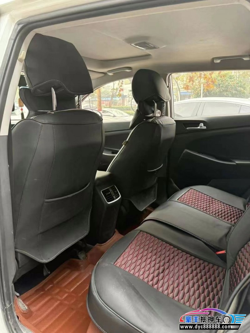 18年现代途胜轿车抵押车出售