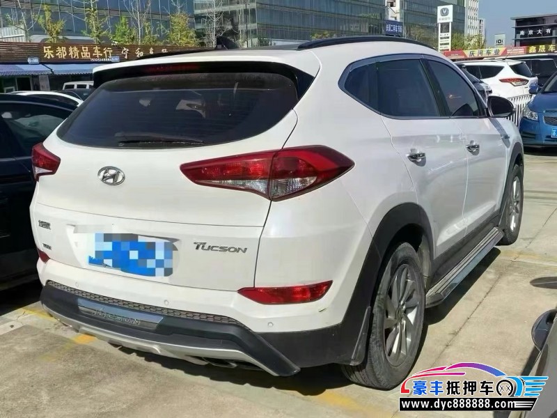 17年现代途胜轿车抵押车出售