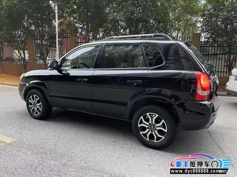 16年现代途胜轿车抵押车出售