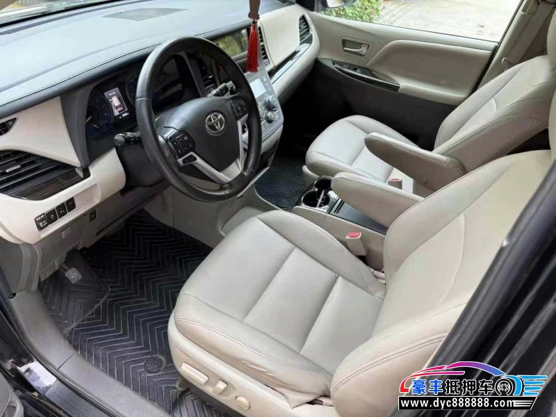 20年丰田塞纳轿车抵押车出售