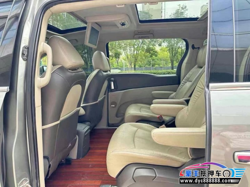 13年别克GL8轿车抵押车出售