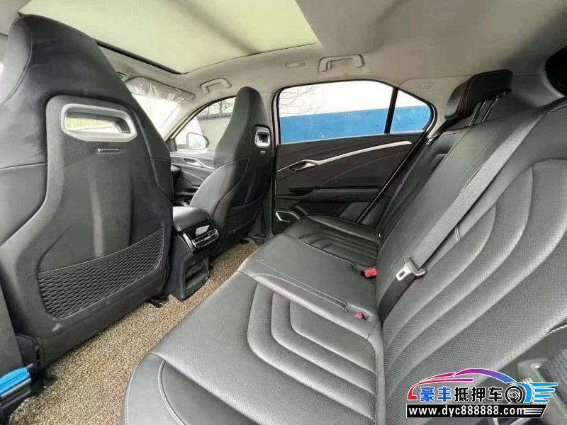 23年哪吒U轿车抵押车出售