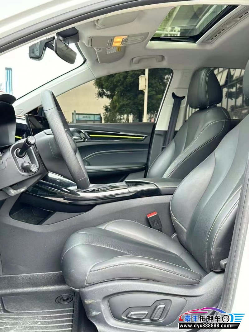 22年荣威i5轿车抵押车出售