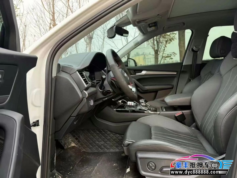 23年奥迪Q5轿车抵押车出售