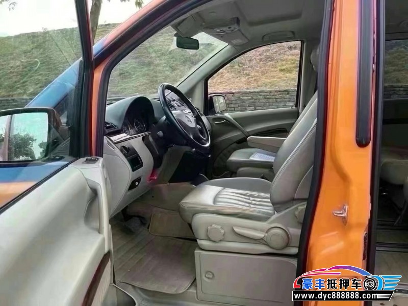 14年奔驰唯雅诺轿车抵押车出售