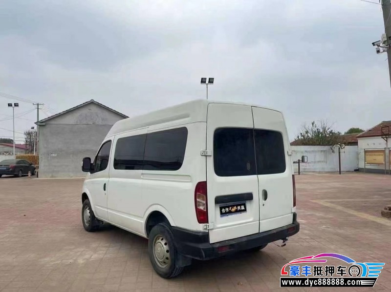 13年上汽大通V80轿车抵押车出售