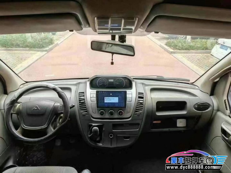 13年上汽大通V80轿车抵押车出售