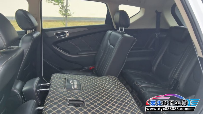 17年东风风光580轿车抵押车出售