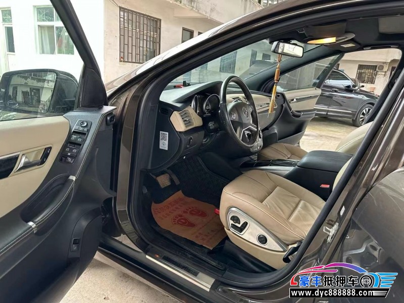 14年奔驰R轿车抵押车出售