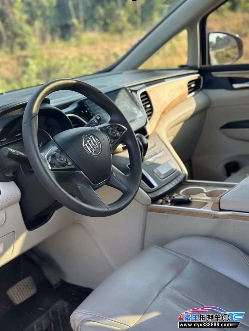 18年别克GL8轿车抵押车出售