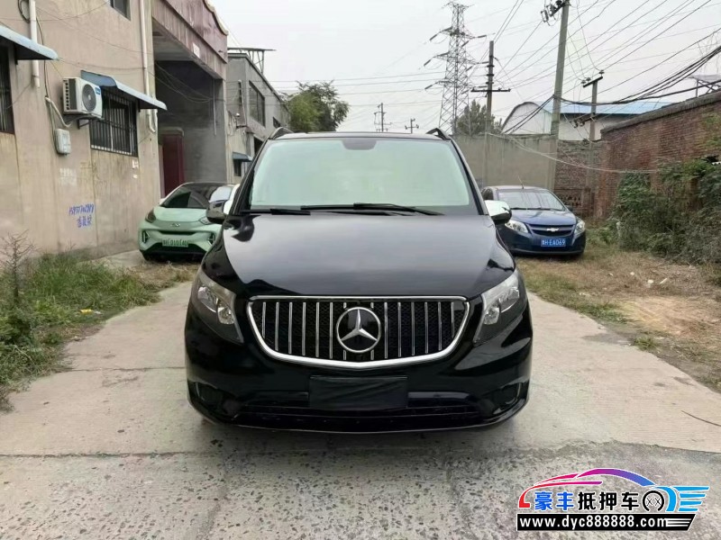 17年奔驰威霆轿车抵押车出售