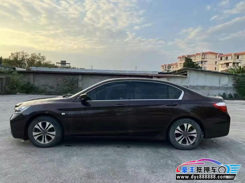 16年本田雅阁轿车抵押车出售