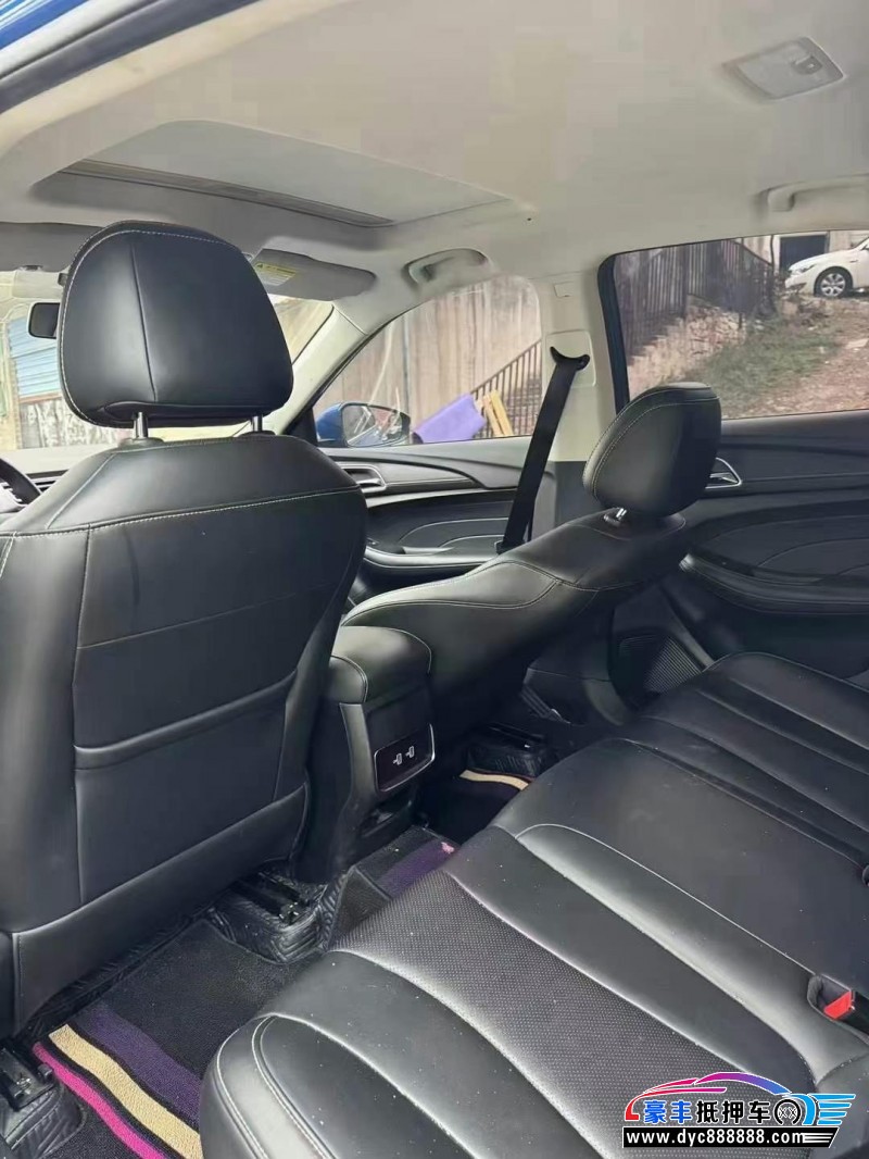 21年荣威i5轿车抵押车出售