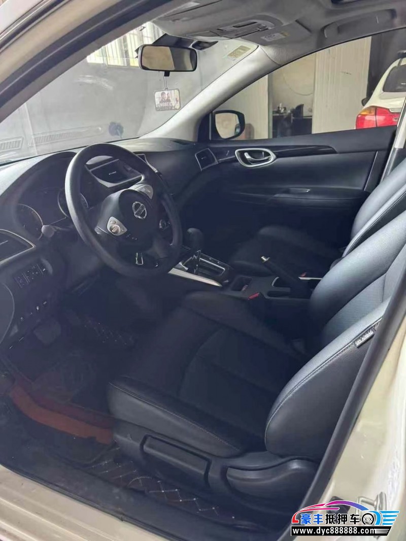 20年日产轩逸轿车抵押车出售