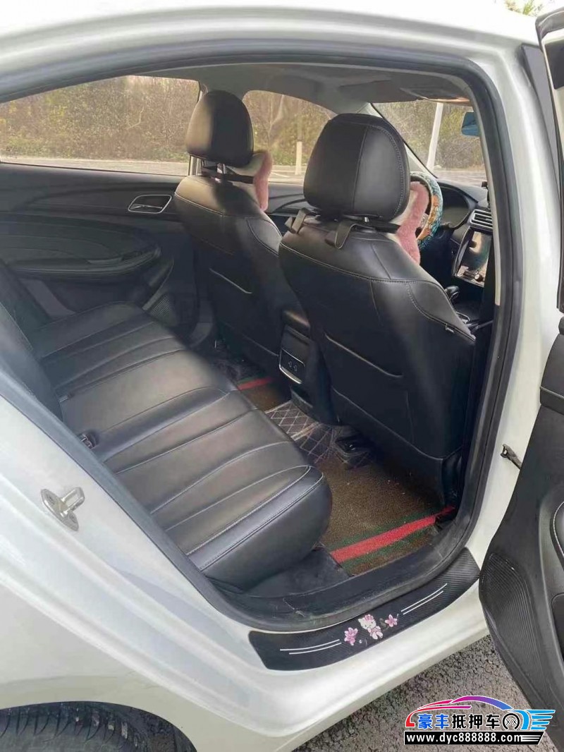 20年荣威i5轿车抵押车出售