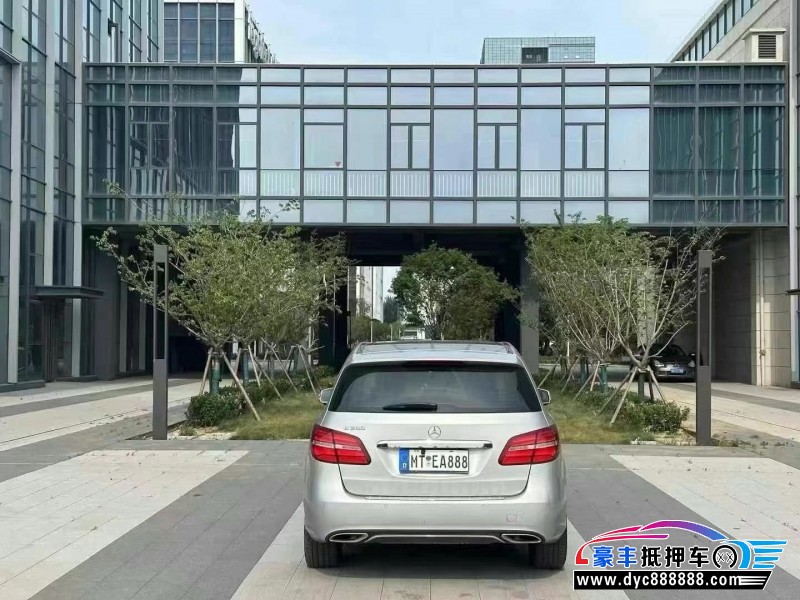 18年奔驰B轿车抵押车出售